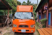 រថយន្តដឹកឥវ៉ាន់របស់ក្រុមហ៊ុន វីរ:ប៊ុនថាំ ដែលលួចបង្កប់ដឹកសត្វតុកកែ ជិតមួយពាន់ក្បាល ដែលសមត្ថកិច្ចថា អំពើល្មើសច្បាប់