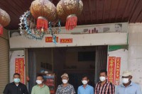 លោក អុិន ដារ៉ាវុធ និង លោក នួន នីគីដា អ្នកធ្វើមនុស្សធម៌ ដ៏សកម្មនៅ ក្រុងប៉ោយប៉ែត បាននាំយក អំណោយ មកផ្ដល់ជូន មជ្ឈមណ្ឌល ព័ត៌មាន ឈុន ពេជ្រ ជាយដែន !!!!!