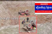 ត្រាក់ទ័ររុញដី ជ្រុលចង្កូតធ្លាក់ចូលរណ្ដៅដី អ្នកបើក ស្លាប់ភ្លាម នៅនឹងកន្លែង