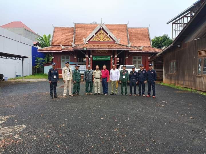 អាជ្ញាធរចុះរៀបចំសណ្តាប់ធ្នាប់ និងធ្វើអនាម័យជុំវិញផ្សារបានលុង ឱ្យមានរបៀបរៀបរយ ក្នុងសង្កាត់ ឡាបានសៀក